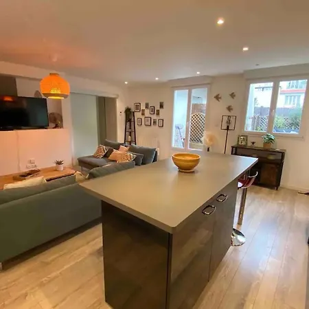 La Petite Terrasse Apartment *
