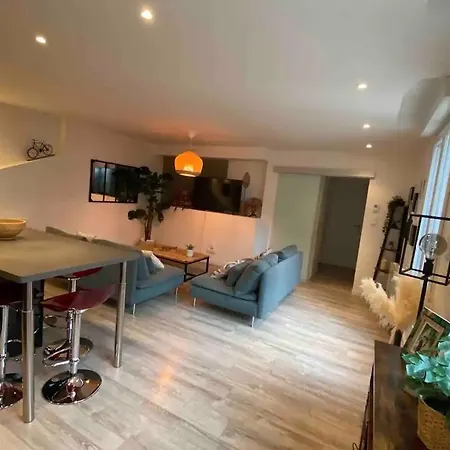 La Petite Terrasse Apartment *